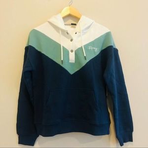 Roxy Women pouch pocket Pullover Hoodie. Size L